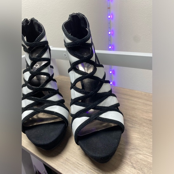 Carlos Santana black and white high heel - Picture 4 of 8